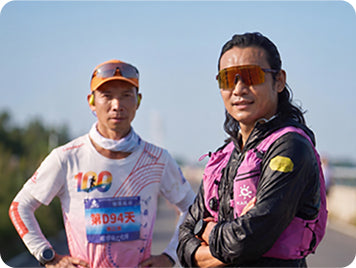 AirWave running heritage: endurance runner Huang Zhenglong’s 10,000 km, 100-day journey with AirWave Pro, and trail runner Zhang Weiqiang’s Asian record at the 330 km Tor des Géants, carrying the running DNA into AirWave Pro2.